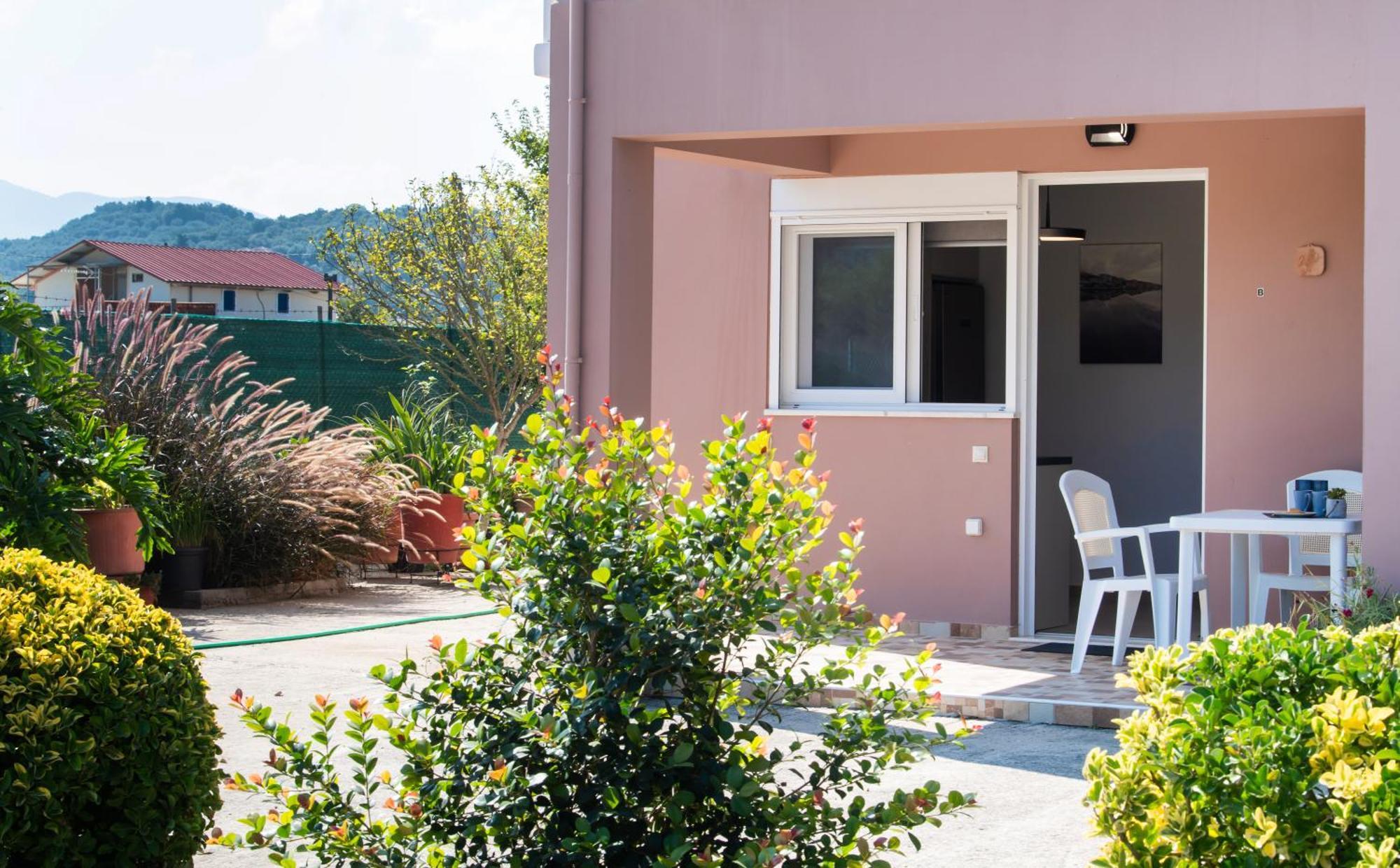 Ruellia Luxury Apartments Kalligoni Bagian luar foto